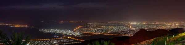 Аль-Айн вид на ніч з Джебал Хафус (Jebel Hfit) — стокове фото