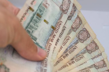 Birleşik Arap Emirlikleri para birimi (Ua) para birimi veren kişiler