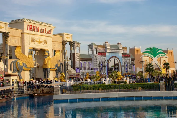 Una foto di Iran Sign rosso con esposizione cielo blu al Global Village — Foto Stock