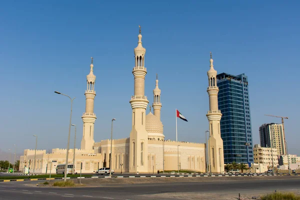 Fin d'après-midi à la mosquée Cheikh Zayed à Ras al Khaimah , — Photo