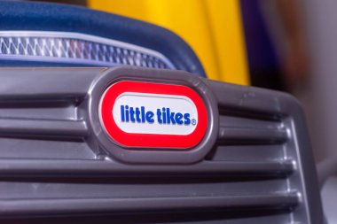  Küçük Tikes logosu bir çocuğun oyuncak haklı renkli araba.