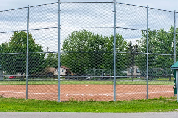 Baseball or softball diamond through a fence in park — Stock Photo, Image