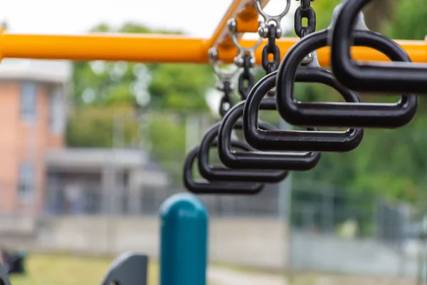 Üres Monkey Bars egy játszótér koncepció átnéz — Stock Fotó