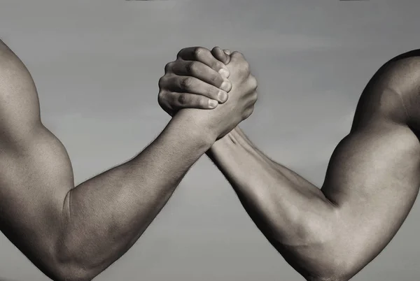 Rivalry, vs, challenge, strength comparison. Two men arm wrestling. Arms wrestling, competition. Rivalry concept - close up of male arm wrestling. Leadership concept. Black and white — Stock Photo, Image