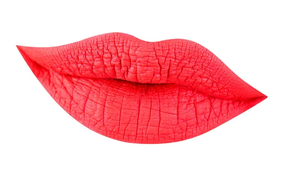 Rode lippen, mooie make-up, sensuele mond, sexy lip, glimlach. Lippenstift of lipgloss. Schoonheid sensuele lippen, mooie lip, felrode lippenstift. Close-up, macro met sexy mond, sensuele make-up, geïsoleerd — Stockfoto