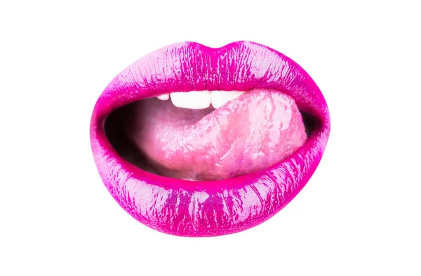 Wargi kobiety, kobiece usta. Język i usta sexy. Piękne wargi, pomadka i błyszczyk, namiętny. Sexy usta, język. Zbliżenie, makro z piękne usta — Zdjęcie stockowe