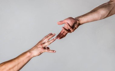 Yardım eli uzanmış, kol, kurtuluş izole. Yardım eli kapatın. İki eli, kolu bir arkadaş, ekip çalışması, yardım. El kavramı ve barış Uluslararası günü yardımcı, destek. Portre