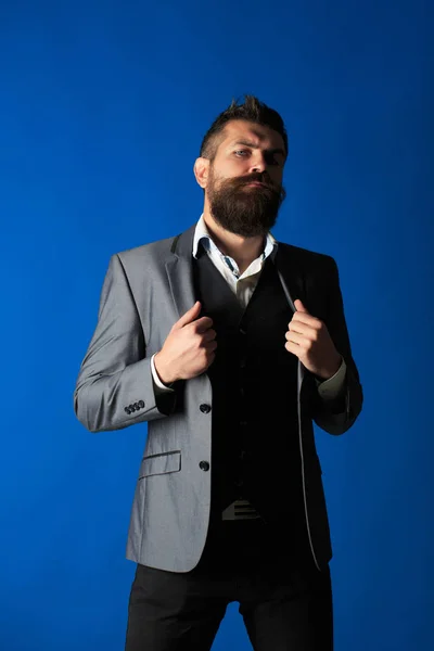 Man suit. Modern businessman. Male in suits. Handsome bearded businessman in classic suit. Stylish man in a cloth jacket. Mens beauty, fashion, beautiful suit. Male in tuxedo. Bearded in suits — Stock Photo, Image