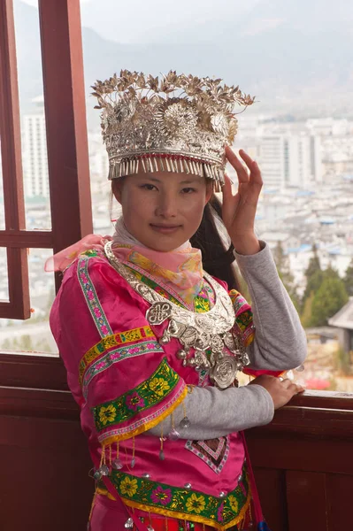 Jeune Fille Costume National Par Nationalité Miao Habitant Belle Ville — Photo