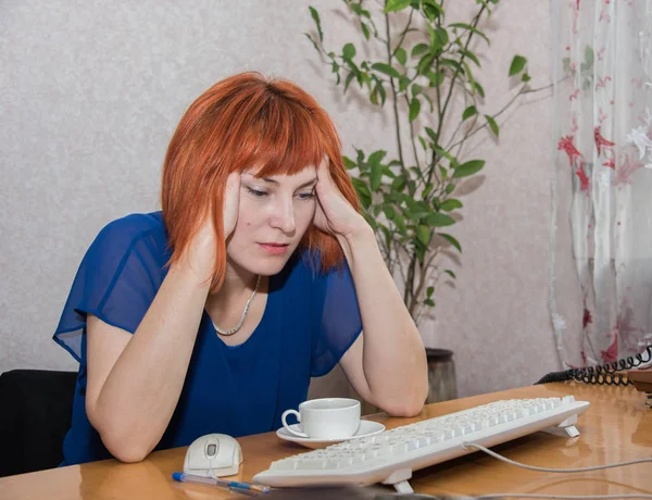 Porträtt Ung Kvinna Hennes Goda Minnen — Stockfoto