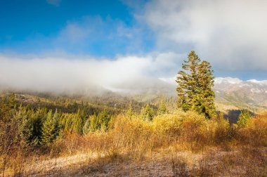 Sichuan eyaletinde Huanglong üzerinde, Çin
