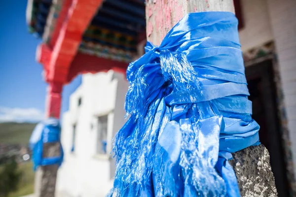 Imagem Colorida Cachecol Azul Mongólia Amarrado Poste — Fotografia de Stock