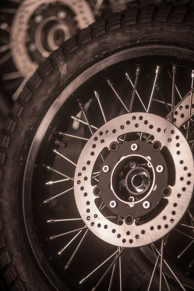 Крупный План Переднего Тормоза Мотоцикла Колесе — стоковое фото