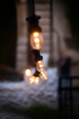 Çelenk akşam ışıklar ile renkli görüntü.