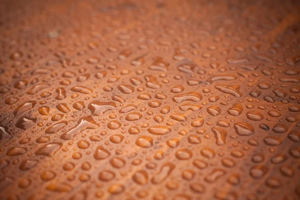 Close Tiro Algumas Gotas Chuva Uma Plataforma Madeira — Fotografia de Stock