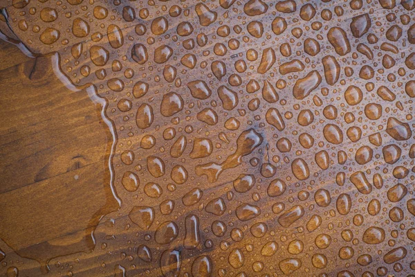 Κοντινό Πλάνο Της Μερικές Σταγόνες Βροχής Μια Ξύλινη Πλατφόρμα — Φωτογραφία Αρχείου