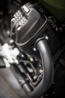 V-Twin motorunun yakın çekim görüntüsü.