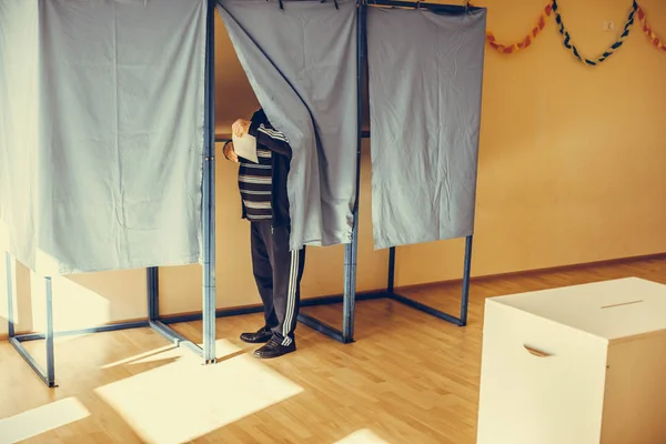 Color Image Unidentifiable Person Casting Ballot Polling Station Elections — Stock Photo, Image