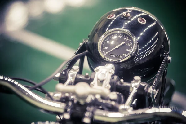 Close Shot Dengan Speedometer Dari Sepeda Motor Vintage — Stok Foto