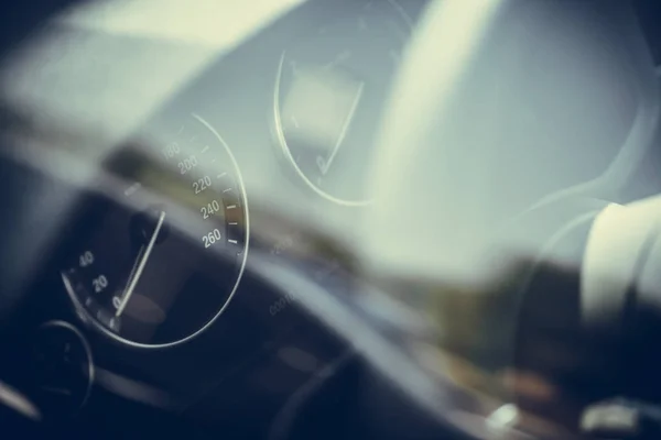 Nahaufnahme Mit Dem Tacho Eines Autos — Stockfoto