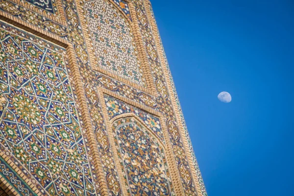 Månen Sett Nära Den Mir Arab Medressa Bukhara Uzbekistan — Stockfoto