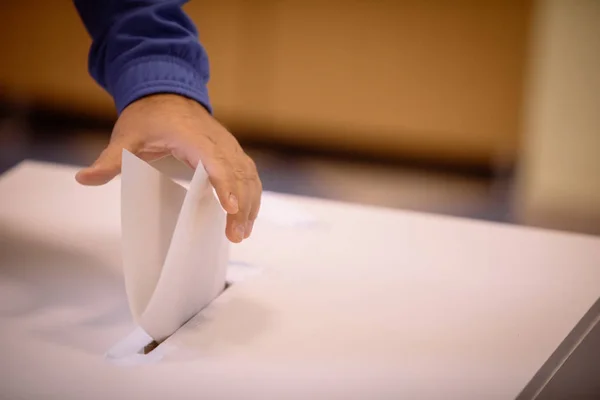 Color Image Person Casting Ballot Polling Station Elections — Stock Photo, Image