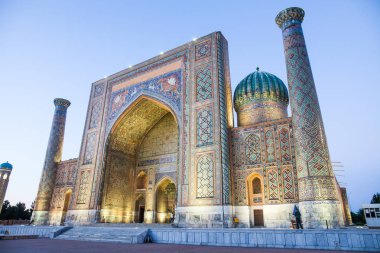 Semerkant, Özbekistan 'daki Sicil Sarayı' nın renkli görüntüsü.