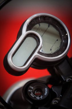 Bir motosiklet dijital hız göstergesi ile atış kapatın.