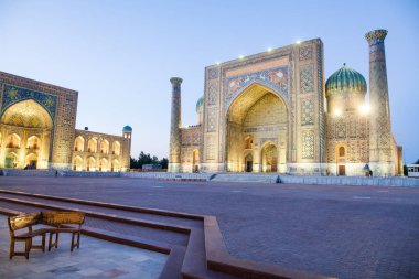 Semerkant, Özbekistan 'daki Sicil Sarayı' nın renkli görüntüsü.