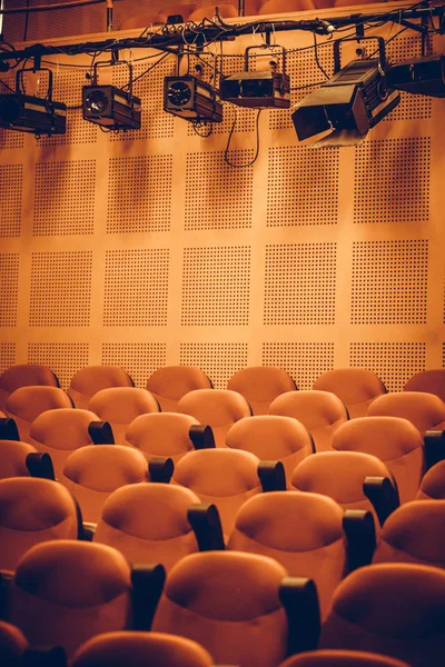 Luzes Fileiras Assentos Uma Sala Cinema — Fotografia de Stock