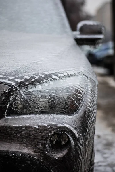 Крупним Планом Знімок Замерзлого Фари Автомобіля — стокове фото