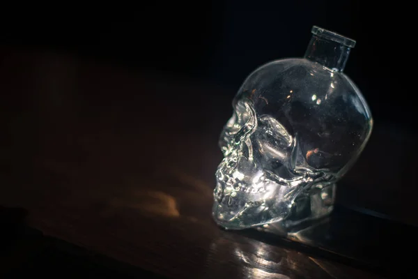 Крупним Планом Знімок Кристалічної Пляшки Формі Черепа — стокове фото