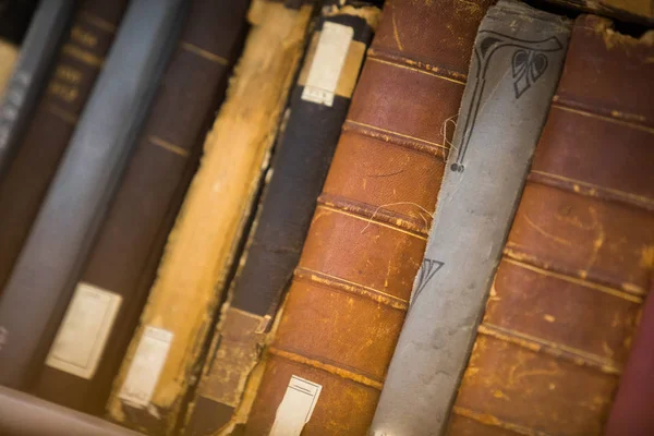 Old books on a shelf — Stock Photo, Image