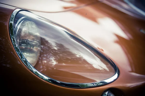 Headlight of a vintage classic car — Stock Photo, Image