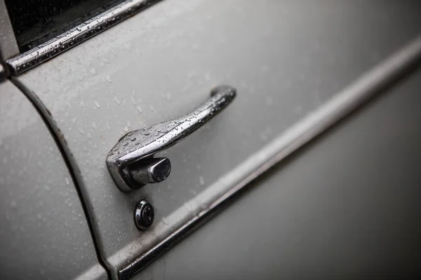 Vintage car door handle and rain drops — Stock Photo, Image