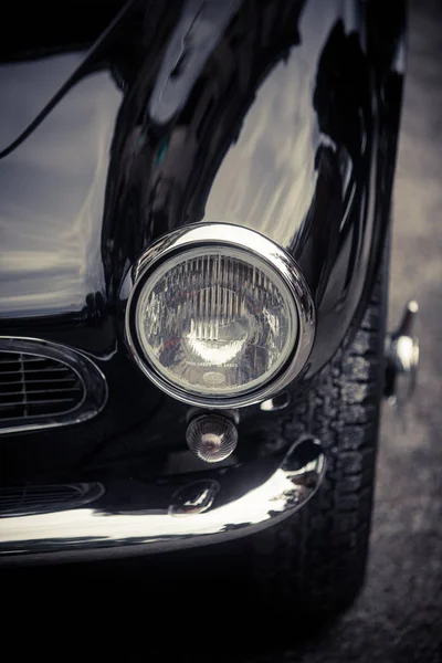 Headlight of a vintage classic car — Stock Photo, Image