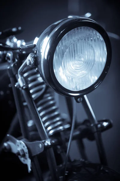 Классическая винтажная мотоциклетная фара — стоковое фото