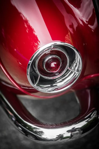 古典的なヴィンテージカーの赤いテールライト — ストック写真