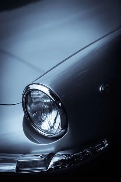 Faro de un coche clásico vintage — Foto de Stock