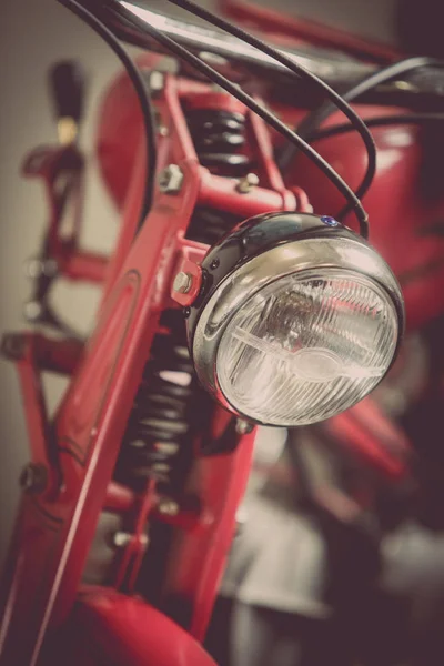 Farol de motocicleta vintage clássico — Fotografia de Stock