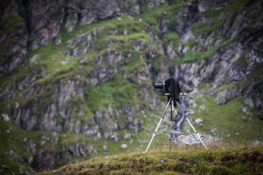 Vintage kamera bir Tripod üzerinde