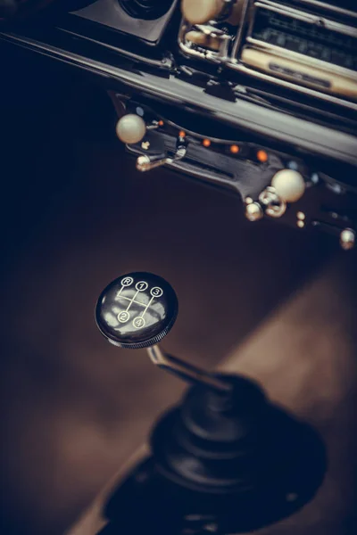 Gear shifter of a vintage car — Stock Photo, Image