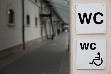 Wc girişi için işaretler