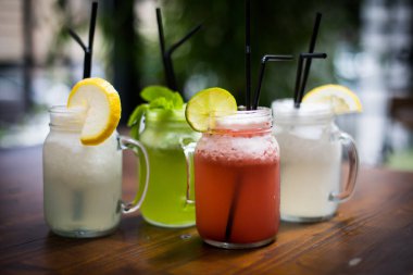 Limonata kavanozları