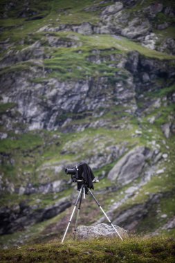 Vintage kamera bir Tripod üzerinde