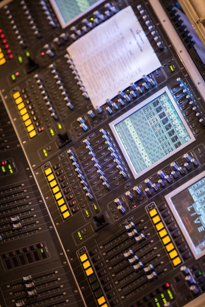 Ecualizador de sonido en un estudio de música — Foto de Stock