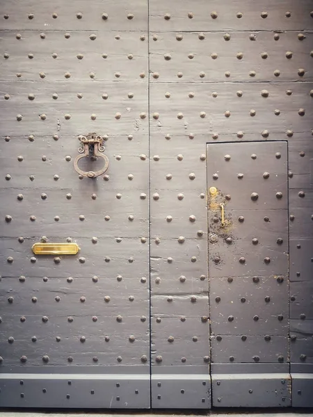 Tokparalı vintage kapı — Stok fotoğraf