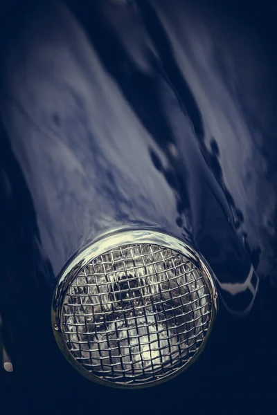 Farol de um carro clássico vintage — Fotografia de Stock