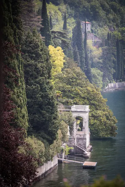 Padiglione di villa Monastero, sulle rive del lago di Como — Foto Stock