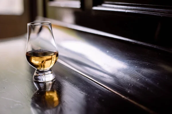 Glencairn whisky glass — Stock Photo, Image